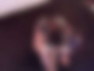 Live cam show with April-bowie - Shaved Pussy MILF on parknlotfishbdy