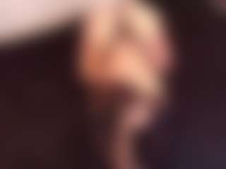 Live cam show with April-bowie - Athletic Middle Aged on Camiplay Live