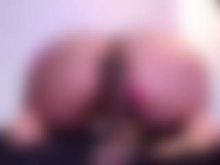 Live cam show with April-bowie - Skinny MILF on Camsoda