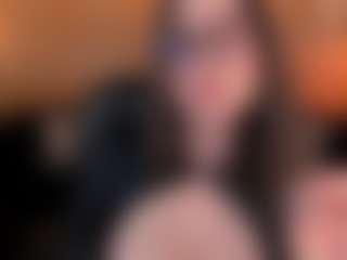 Live cam show with SARAH RHODES - Nipple Piercings on AdultVida.com