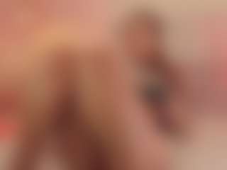 CrystalW's Live Sex Cam Show