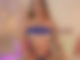 Spettacolo in cam dal vivo con CrystalW - Bikini su Camsoda