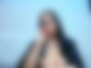 Live cam show with CallmeAmber - Petite MILF on AdultVida.com