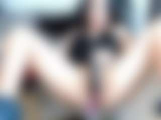 Live cam show with CallmeAmber - Shaved on liverealitysex.com
