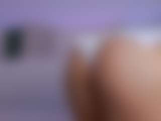 Live cam show with LilyRoselyn - Camel Toe on Gym Cam Girls