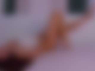 Live cam show with LilyRoselyn - Legs on Soda Cam
