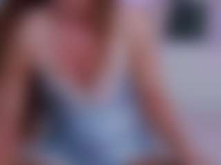 Live cam show with LilyRoselyn - Longlegs on Mixed Magazine Live