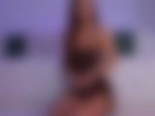 Live cam show with LilyRoselyn - Fit on Hubzter Live