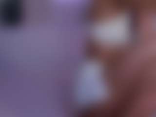Live cam show with LilyRoselyn - Flashing on Gym Cam Girls