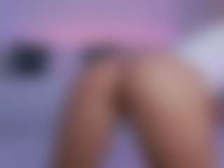 Live cam show with LilyRoselyn - Longlegs on chickslive.net