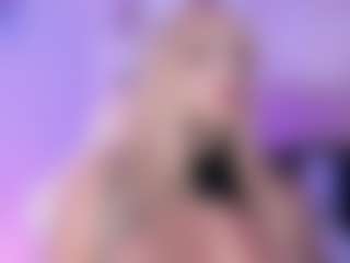 Live cam show with Bella - Smoking on Camsoda