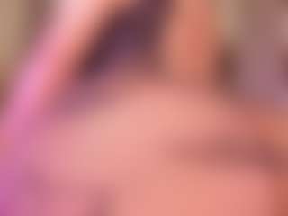 Live cam show with Samaantha-White - Athletic Shaved Pussy on Gym Cam Girls