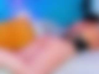 ParisRoa MILF webcam performer live streaming
