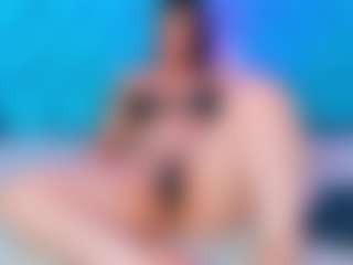 ParisRoa MILF webcam performer live streaming