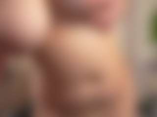Live cam show with Vikky_Love - Playdildo on intimatelivegirls.com