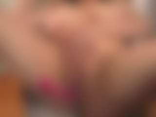 Live cam show with Vikky_Love - Tongue on live.xbliss.ai