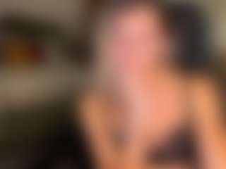Live cam show with DannaEvan - Bra on Gym Cam Girls