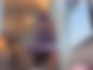 Live cam show with iara-smith1 - Oil on hrnylive.com