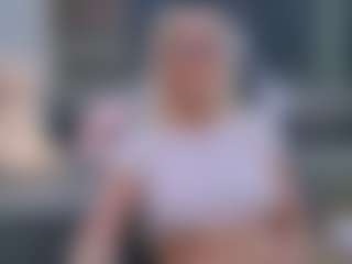 Live cam show with Fit Cougar - Blonde Hair on Stripli.com