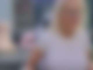 Live cam show with Fit Cougar - Cougar on LiveSexCams6