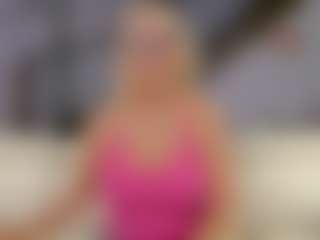 Fit Cougar's Live Sex Cam Show
