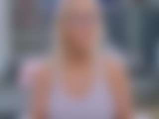 Fit Cougar's Live Sex Cam Show