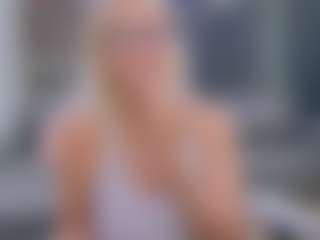 Fit Cougar's Live Sex Cam Show