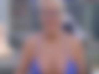 Live cam show with Fit Cougar - Old on Mixed Magazine Live