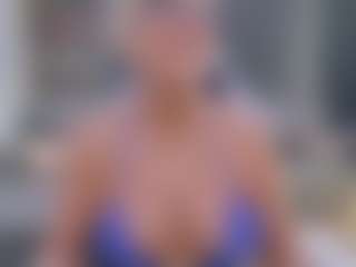 Live cam show with Fit Cougar - Blonde Hair on StripNow