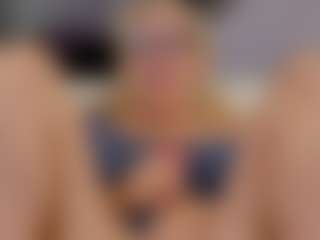 Live cam show with Fit Cougar - Cougar on Hubzter Live