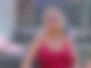 Fit Cougar's Live Sex Cam Show