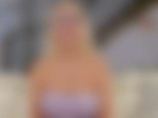 Fit Cougar's Live Sex Cam Show