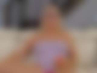 Fit Cougar's Live Sex Cam Show