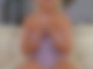 Fit Cougar's Live Sex Cam Show