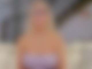 Fit Cougar's Live Sex Cam Show