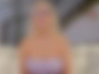 Fit Cougar's Live Sex Cam Show