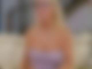 Fit Cougar's Live Sex Cam Show