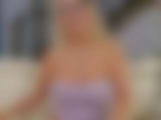 Fit Cougar's Live Sex Cam Show