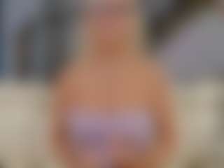 Fit Cougar's Live Sex Cam Show