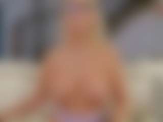 Fit Cougar's Live Sex Cam Show