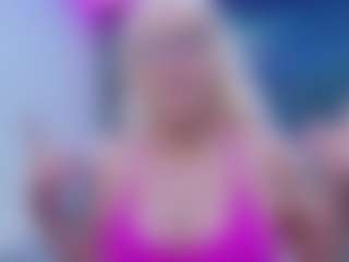 Fit Cougar's Live Sex Cam Show