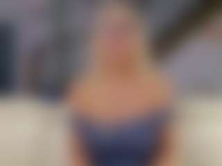 Live cam show with Fit Cougar - Granny on Hubzter Live