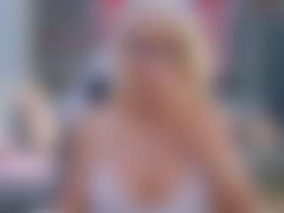 Live cam show with Fit Cougar - Granny Blonde Hair on CamSextacy