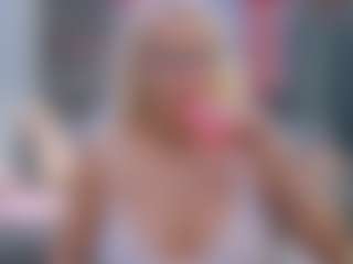 Live cam show with Fit Cougar - Granny Blonde Hair on Fling VIP Chat