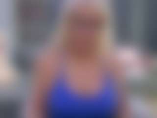Fit Cougar's Live Sex Cam Show