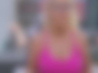 Fit Cougar's Live Sex Cam Show
