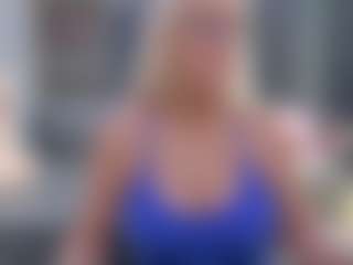 Fit Cougar's Live Sex Cam Show