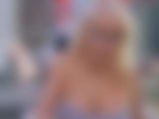 Fit Cougar's Live Sex Cam Show
