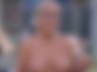 Live cam show with Fit Cougar - Senior on AdultVida.com