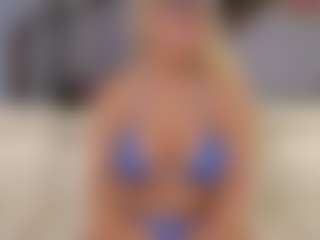 Fit Cougar's Live Sex Cam Show